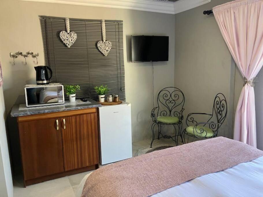 Stellies Accommodation - Room 2 Keetmanshoop Exterior photo
