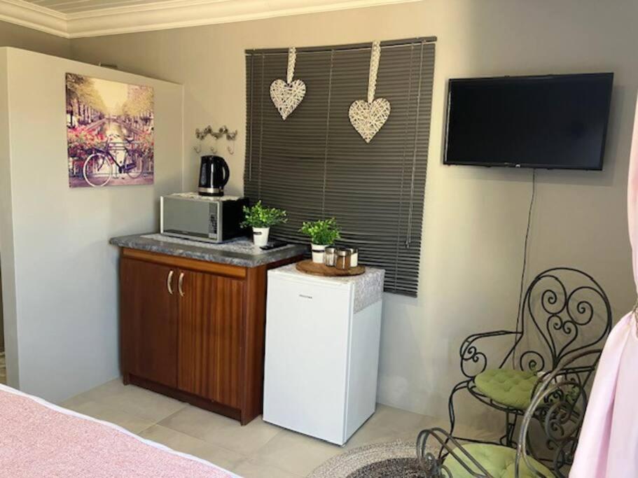 Stellies Accommodation - Room 2 Keetmanshoop Exterior photo