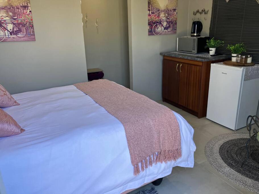 Stellies Accommodation - Room 2 Keetmanshoop Exterior photo